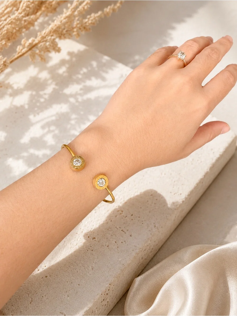 N/A elegant gold